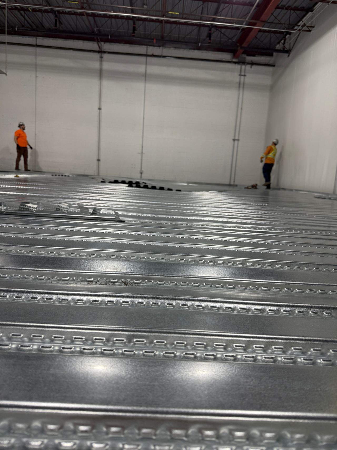 Platelage métallique sur la mezzanine