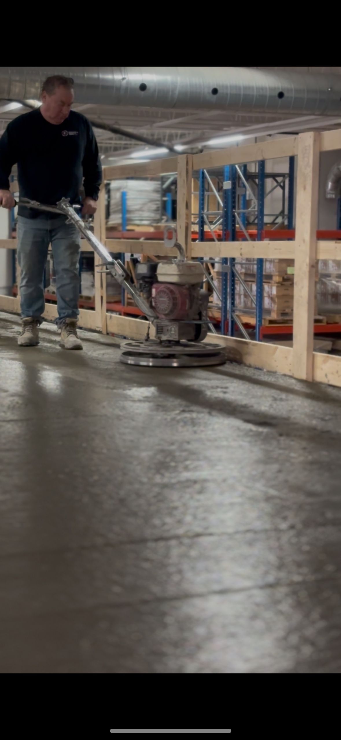 Gros plan sur le polissage du béton